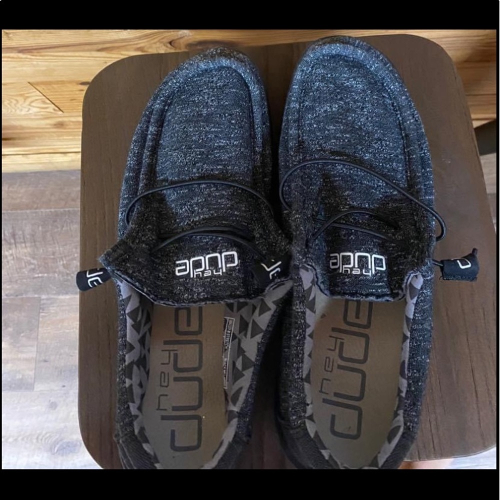 Men’s hey dudes size 11. Like new.